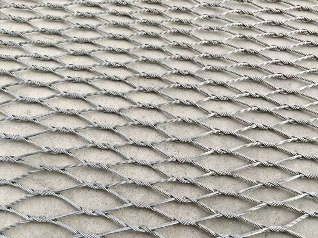 Horizontal aviary mesh customized for bird aviary safety applications
