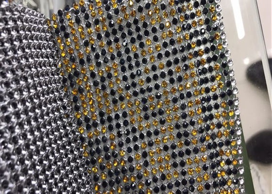Mehrfarbiger Glitter Sequin Mesh Stoff mit 3x3mm 6x6mm 8x8mm Glas Strass für Kleidung und Bekleidung