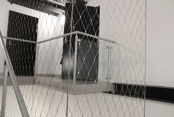 Kundenspezifischer flexibler Treppenhaus-Architekturmaschendraht mit Zwinge